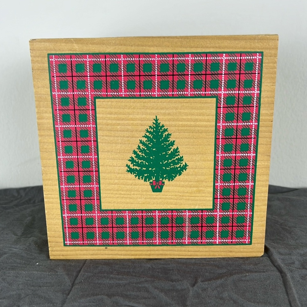 Vtg Hallmark Shaker Box Christmas Tree Plaid Wooden Napkin Holder Storage Box